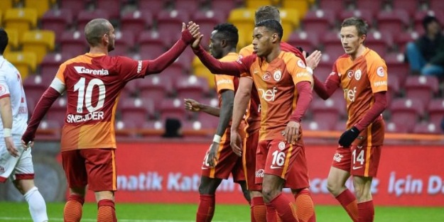 Arena'da Podolski şov