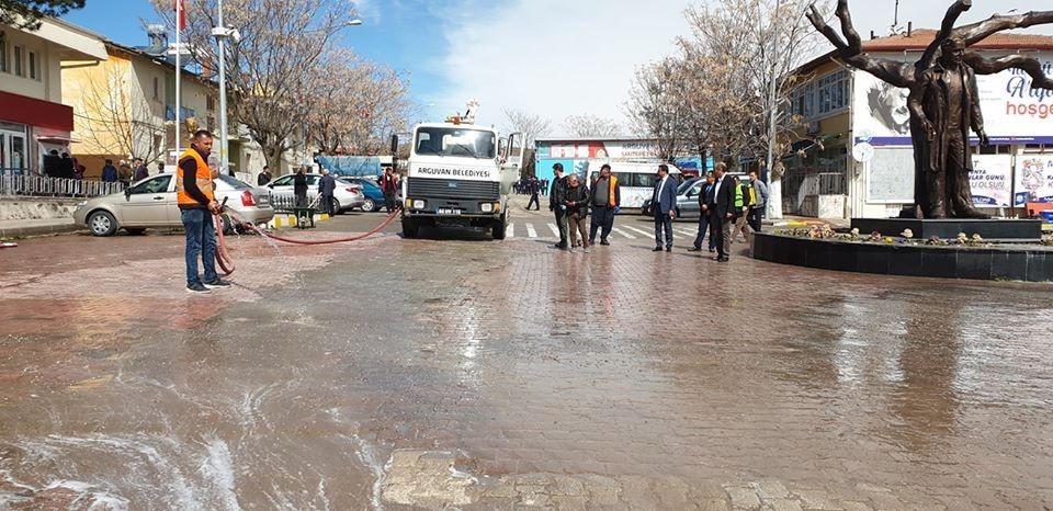 Arguvan’da dezenfekteye ağırlık verildi 