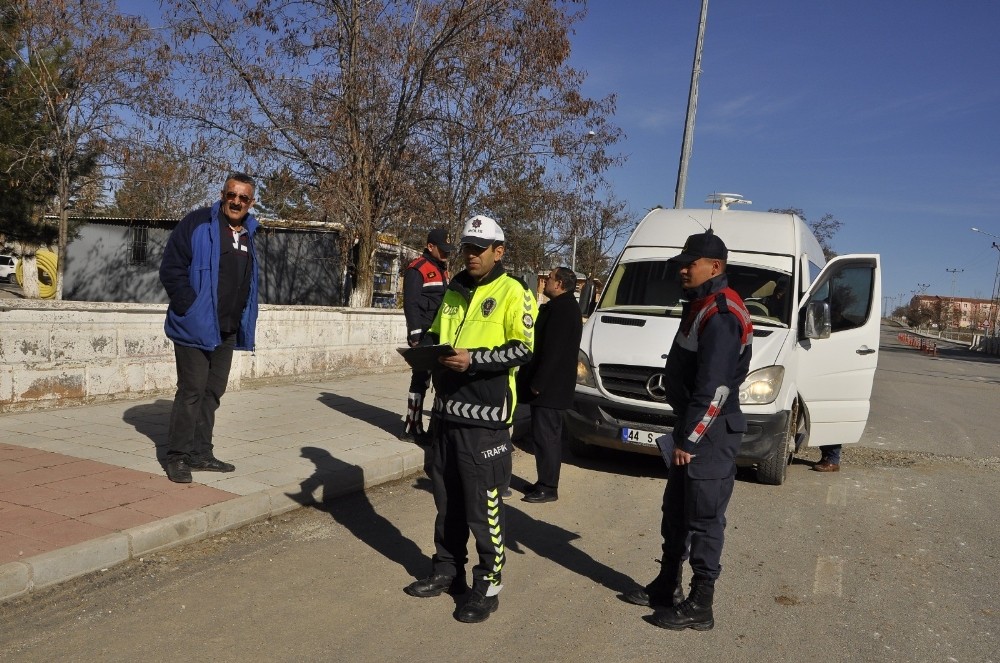 Arguvan’da servis araçlarına sıkı denetim 