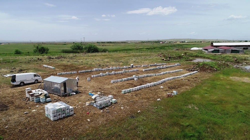 Arıcılar güneş enerjili baraka ile üretimlerini arttırıyor 