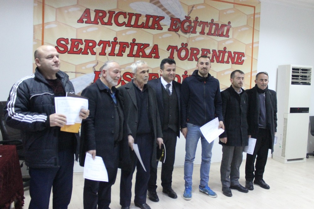 Arıcılık kursiyerlerine sertifika 