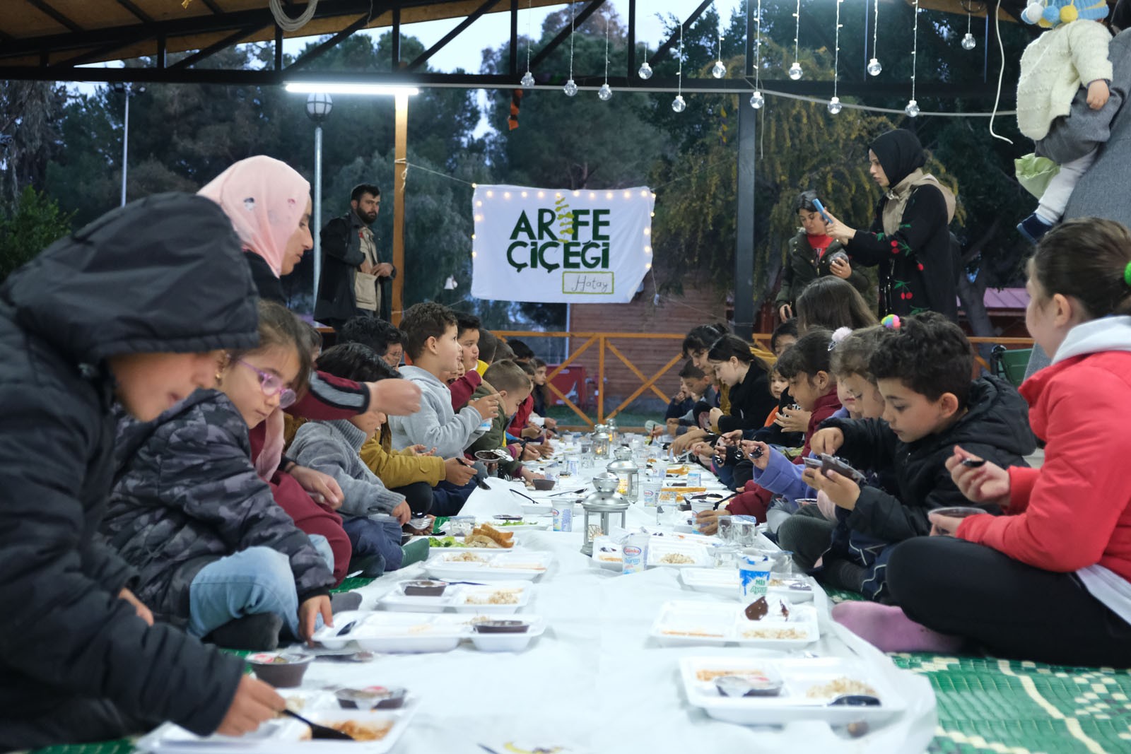 Arife Çiçeği Projesi ile depremzede çocukların yüzleri gülüyor