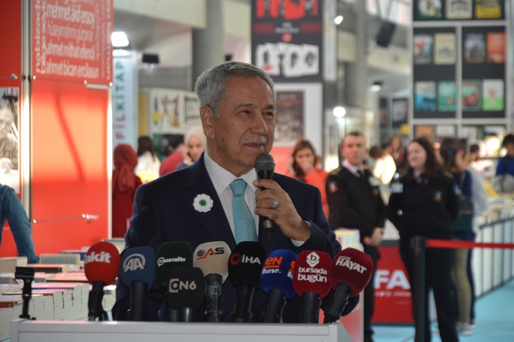 Arınç: “Nobel Edebiyat Ödülü bir haine verilmiştir” 