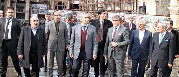 Arınç: Diyarbakır’ın asil kimliği Müslümanlıktır