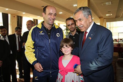 Arınç’tan Bosna’da ziyaret turları