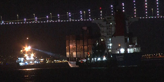 Arıza yapan gemi çekildi, İstanbul Boğazı gemi trafiğine açıldı