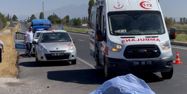 Arızalanan aracını emniyet şeridine çeken sürücü canından oldu