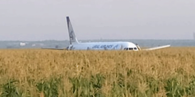 Arızalanan uçağı tarlaya indirip 167 kişiyi kurtaran pilotla ilgili skandal karar! Böylesi görülmedi
