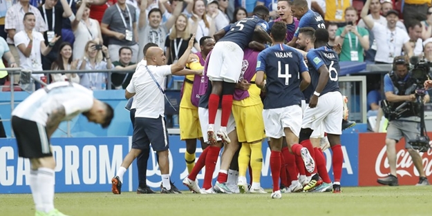 Arjantin fena dağıldı... 7 gollü çılgın maç!