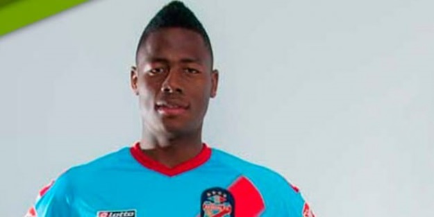 Arjantin'de bir futbolcu 2 kez kırmızı kart gördü