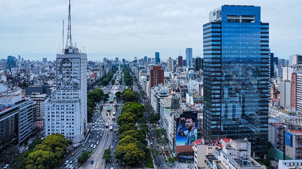 Arjantin’de duvarlara o isimlerin resmi çizili