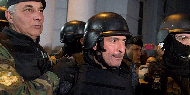 Eski bakan, milyon dolarları gömerken yakalandı!