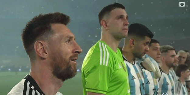 Arjantinli taraftarlar futbolcuları ağlattı