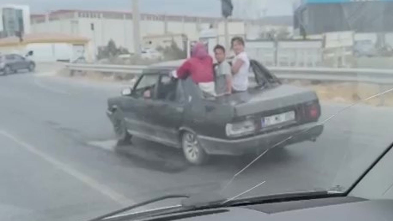 Arka camı olmayan TOFAŞ’ta ölümüne yolculuk! O anlar kamerada