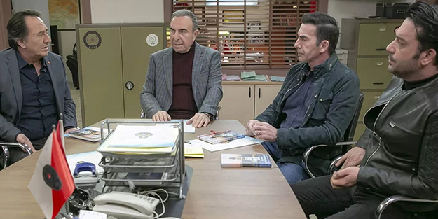 Arka Sokaklar oyuncusu siyasete atıldı! O partiden milletvekili aday adaylığını açıkladı