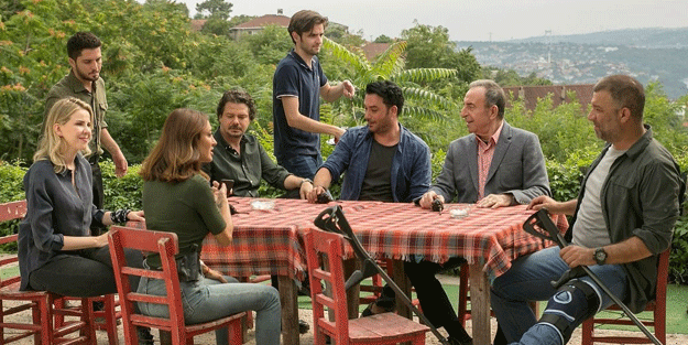 Arka Sokaklar'ın oyucusundan büyük rezillik! Muhalifliğin dozunu kaçırdı