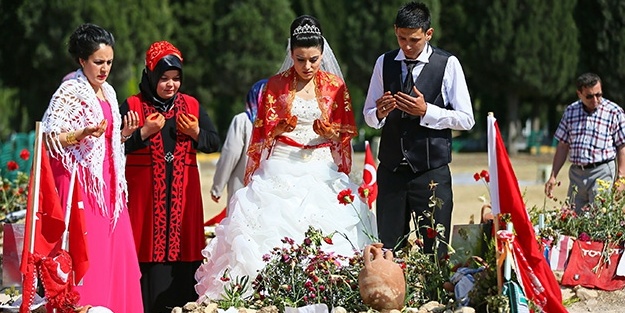 Arkadaşı düğüne gelemeyince onlar Soma'ya gitti