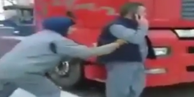 Arkadaşının cebine torpil koydu