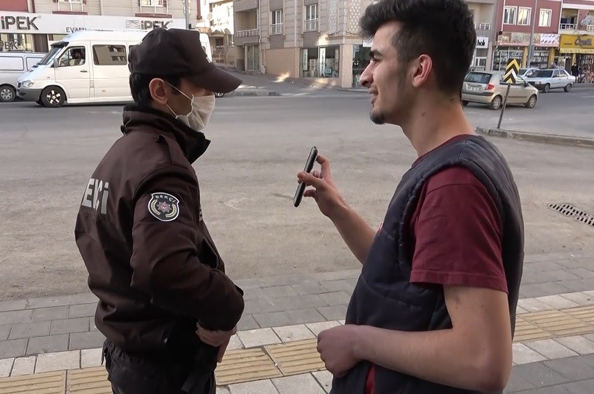 Arkadaşları ihbar etti, bekçi telefonda ikna etti 