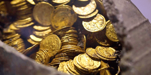 Arkeologlar şok oldu! Topraktan altınla birlikte fışkırdılar...