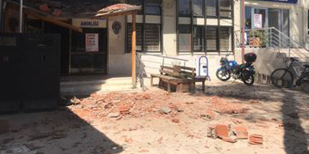 Mahalle muhtarı deprem anını Akit'e anlattı