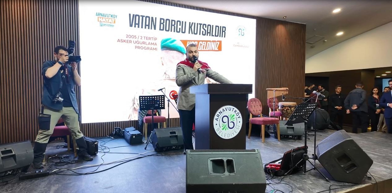 Arnavutköy Belediyesi’nden Askere Gidecek Gençlere Kınalı Uğurlama