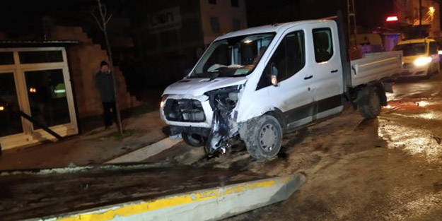 Arnavutköy’de araçlar kafa kafaya çarpıştı! 2 yaralı