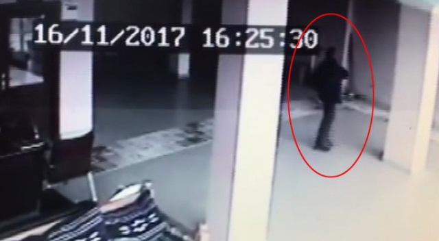 Arnavutköy’de dizüstü bilgisayarı montunun içine koyup çaldı