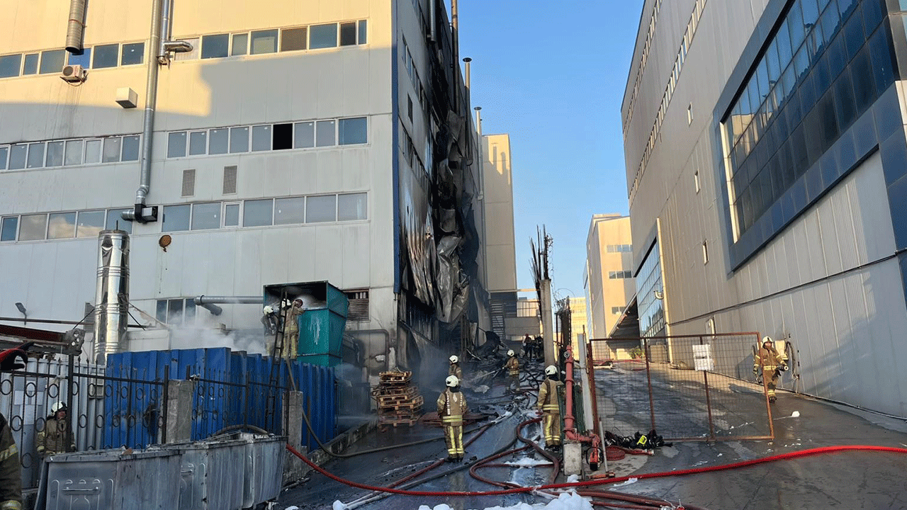 Arnavutköy’de fabrikada çıkan yangın kontrol altına alındı