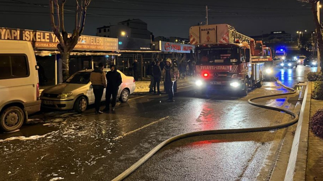 Arnavutköy’de iş yeri yangını kameraya yansıdı
