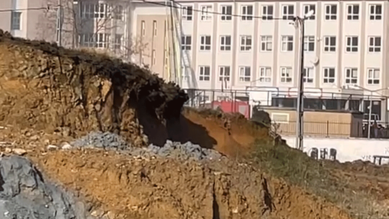 Arnavutköy’de okulda yangın! Öğrenciler tahliye edildi, itfaiye müdahale ediyor