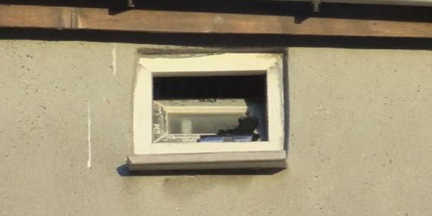 Arnavutköy’de operasyon! Banyo penceresine gizlemişler