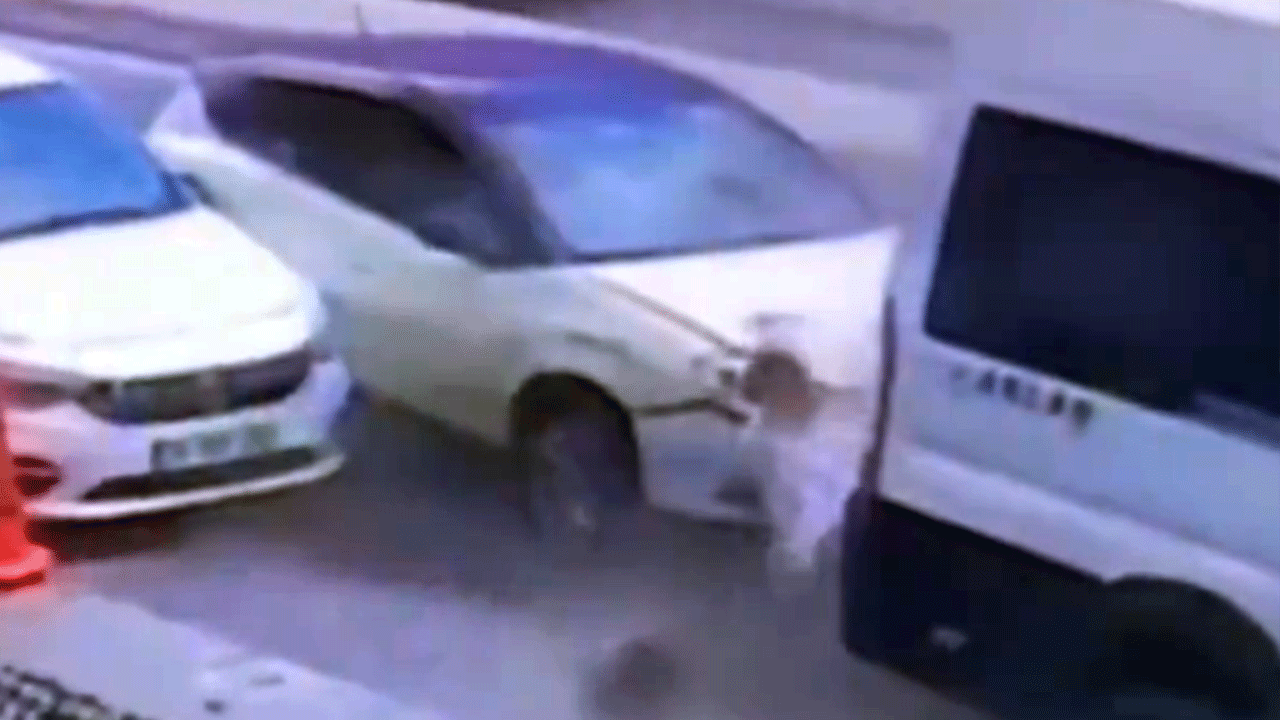 Arnavutköy’de yol verme kavgası! Trafikte tartıştığı motorcuyu bile bile biçti