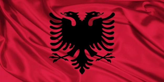 Arnavutluk Vatikan kıskacında