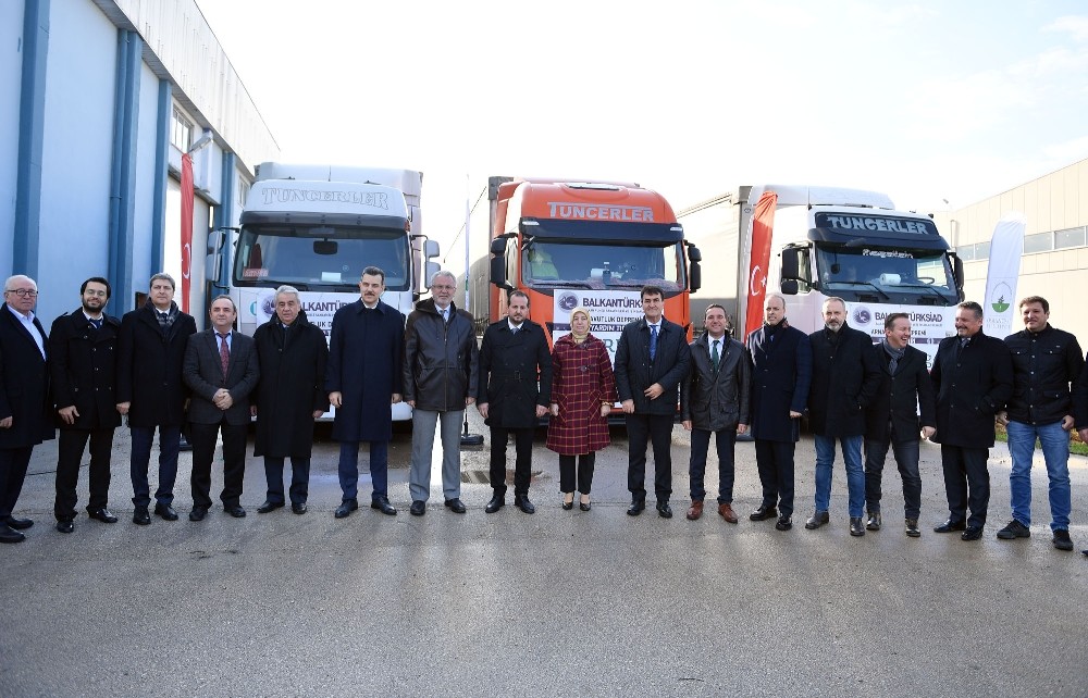 Arnavutluk’a 3 yardım TIR’ı 