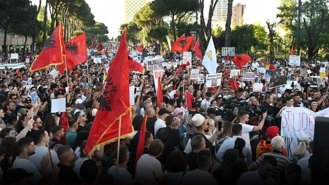 Arnavutluk'ta halkın zaferi! Siyonistleri def ettiler