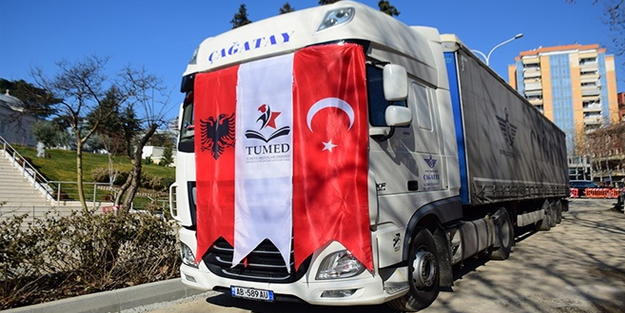 Arnavutluk'tan bir yardım tırı daha deprem bölgelerine doğru yola çıktı