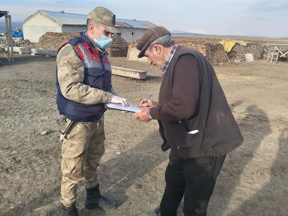 Arpaçay’da 65 yaş üstü vatandaşların ihtiyaçları karşılanıyor 
