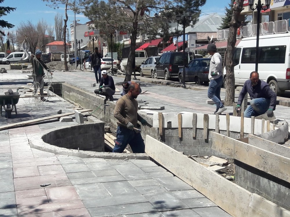 Arpaçay’da parkların yapımı devam ediyor 