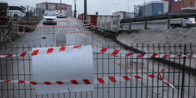 'Arsamdan yol geçti' deyip caddeyi trafiğe kapattı! Sonuç ise çözüme...