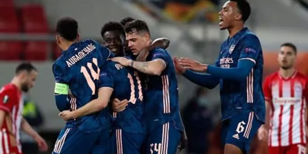 Arsenal deplasmanda avantajı yakaladı