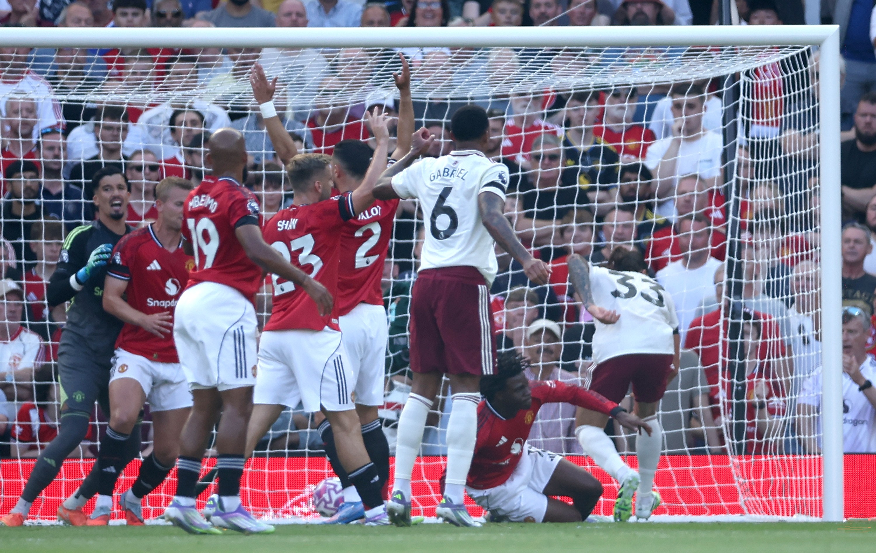 Arsenal, Manchester United deplasmanında tek golle güldü