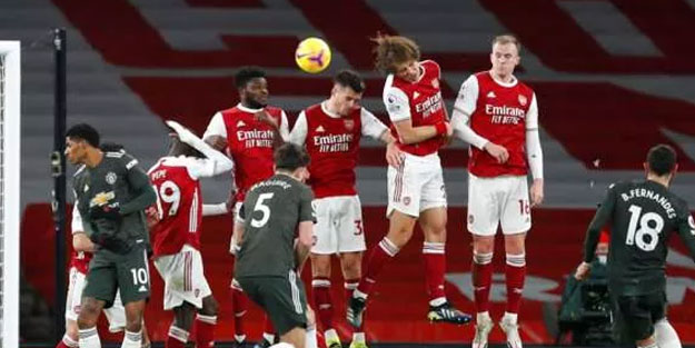 Arsenal ve M.United berabere kaldı