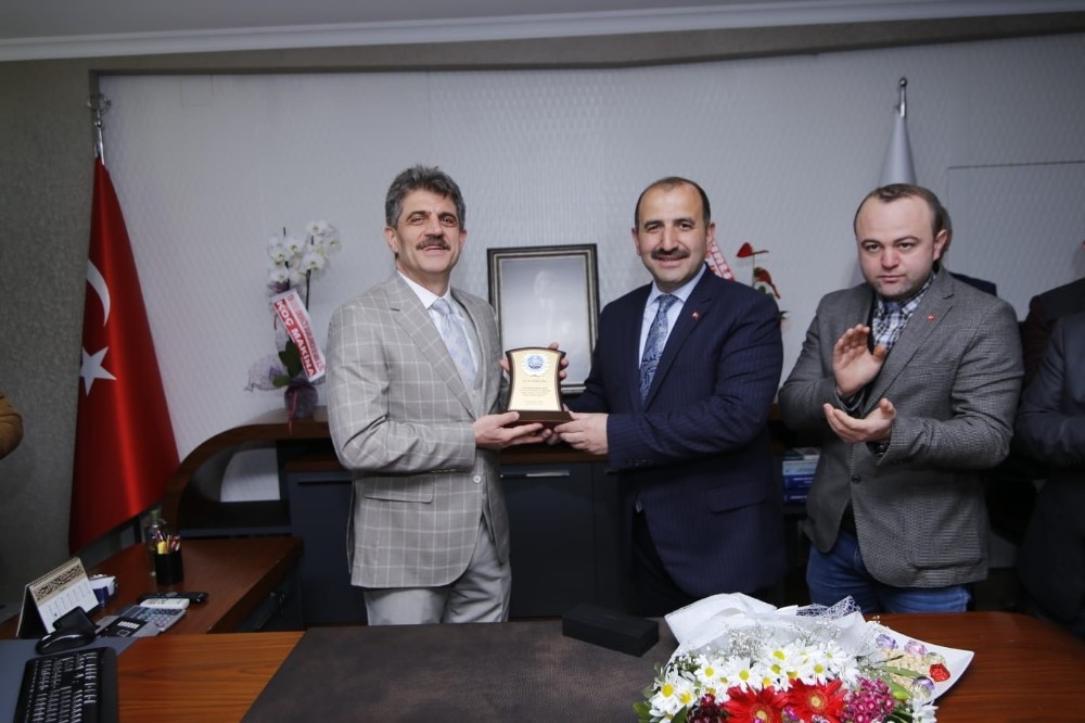 Arsin’de Başkan Gürsoy görevi devraldı 