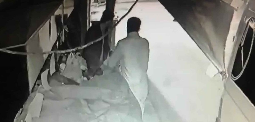 Arsız hırsızlar yakayı ele verdi 