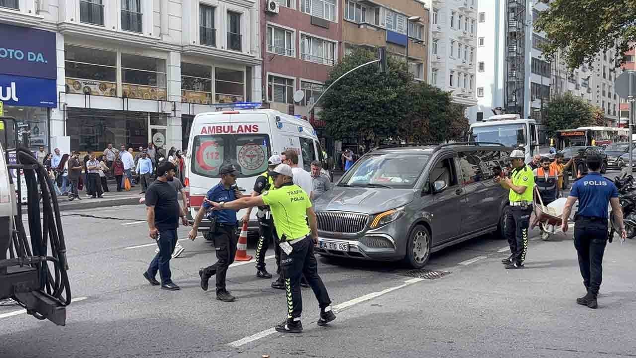 Art arda iki minibüs çarptı: Yolun karşısına geçerken canından oldu!