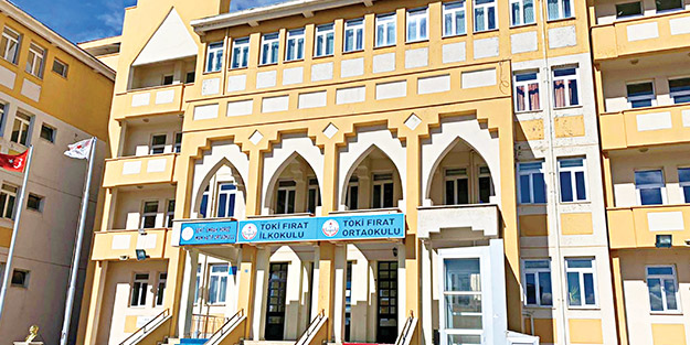 Art niyetliler yine sahnede