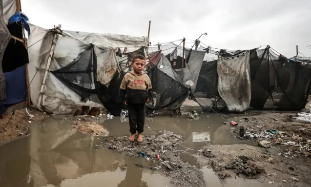 Artık çadır da yok: Filistinli çocuklar savunmasız