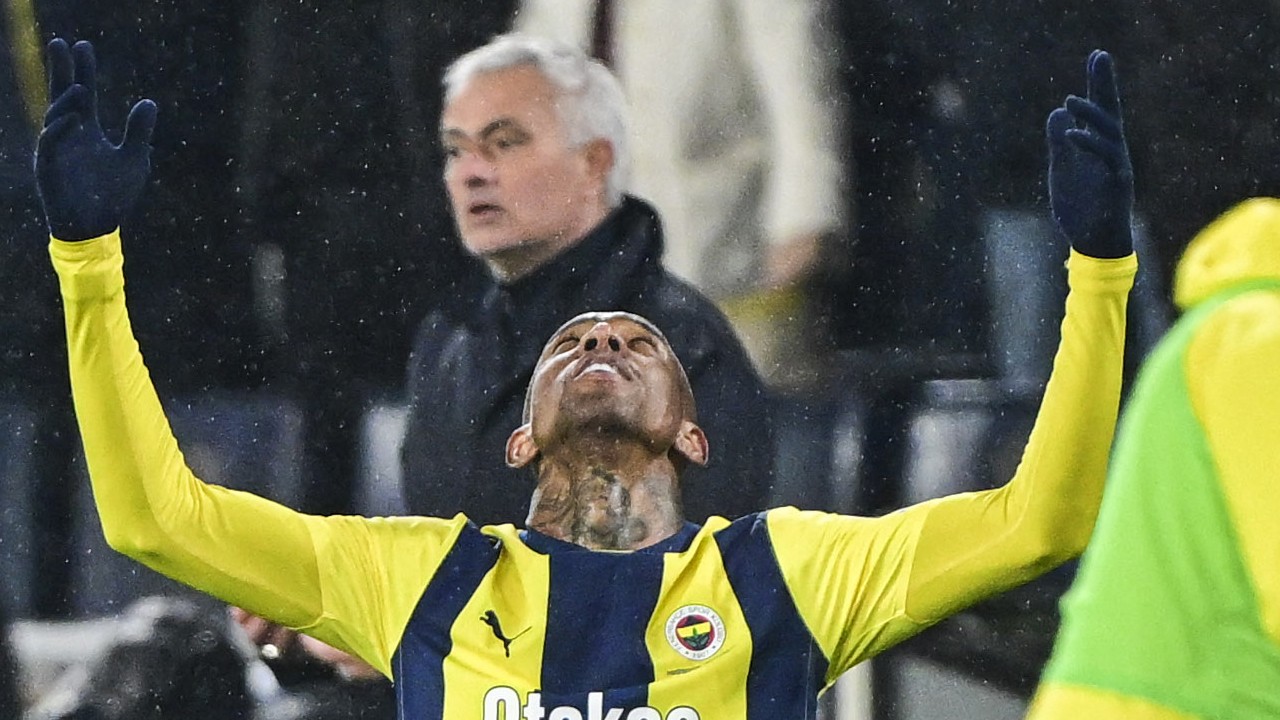 Artık fark üç! Fenerbahçe, Trabzonspor'u gole boğdu!