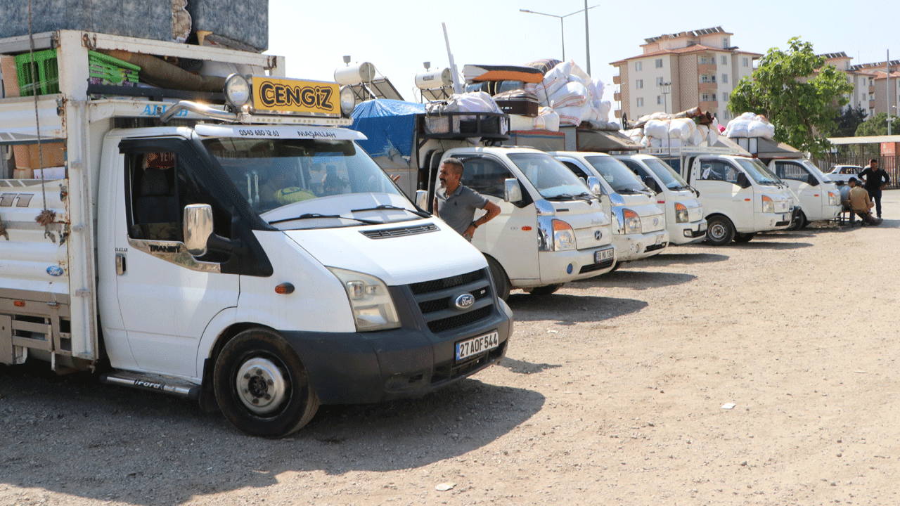 Artık gidiyoruz, teşekkürler Türkiye!: Suriyelilerin ülkelerine dönüşü bayram sonrasında da sürüyor